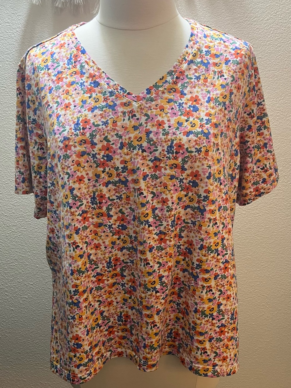 Lands' End Multicolor Floral V-Neck Short Sleeve Top